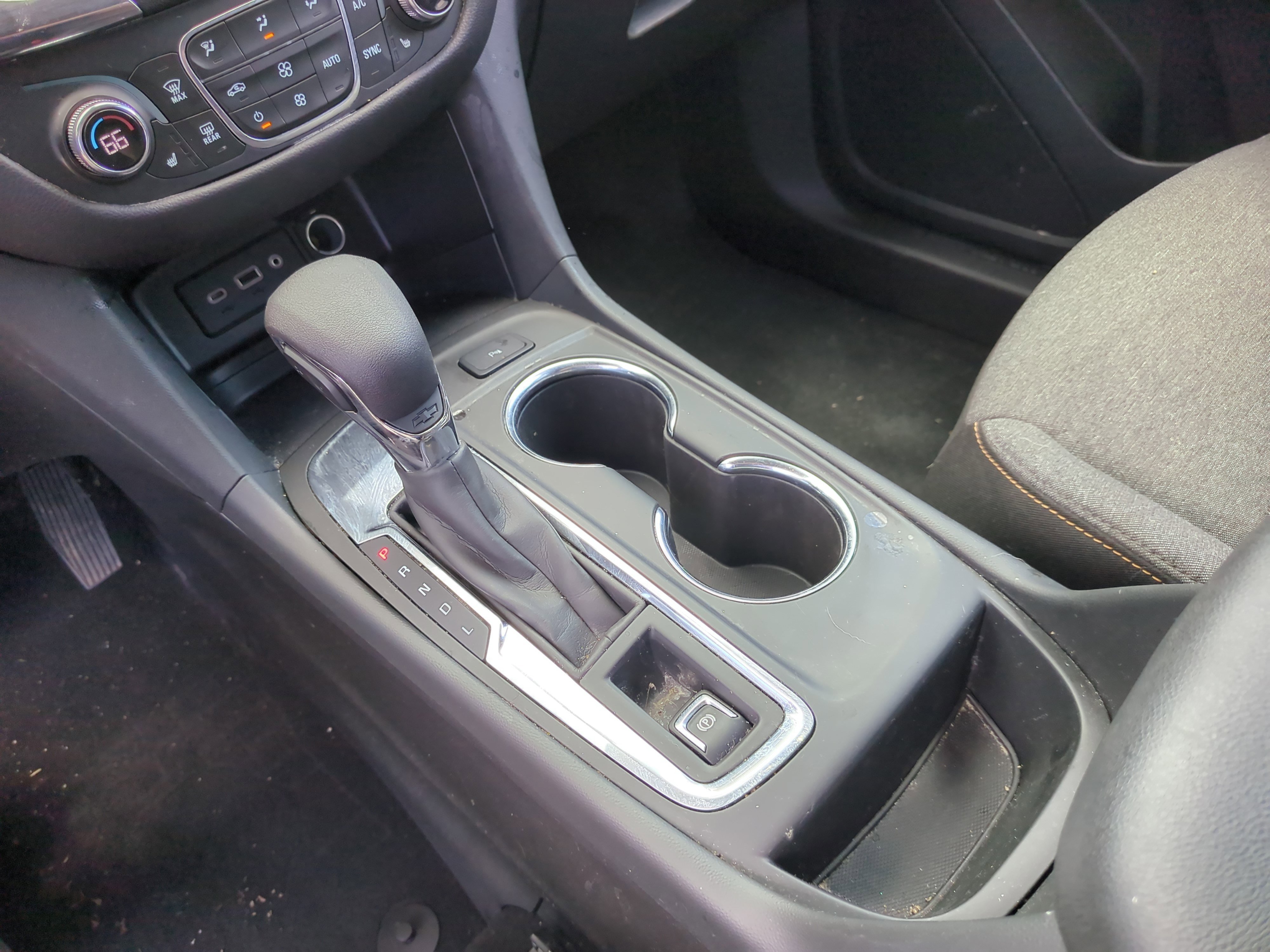 Used 2023 Chevrolet Equinox LT image 12