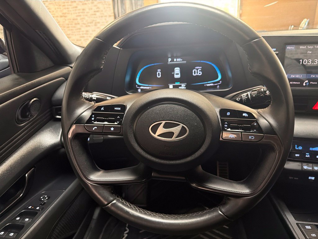 Certified 2025 Hyundai Elantra Sport FWD image 18