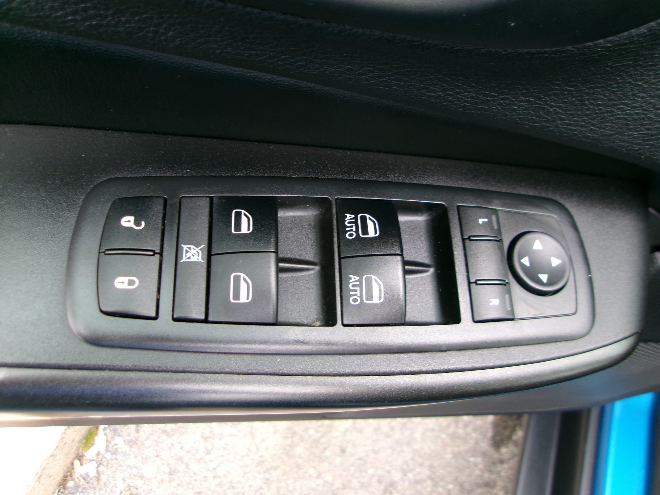 Used 2019 Jeep Cherokee Trailhawk w/ Comfort/Convenience Group AWD/4WD image 12