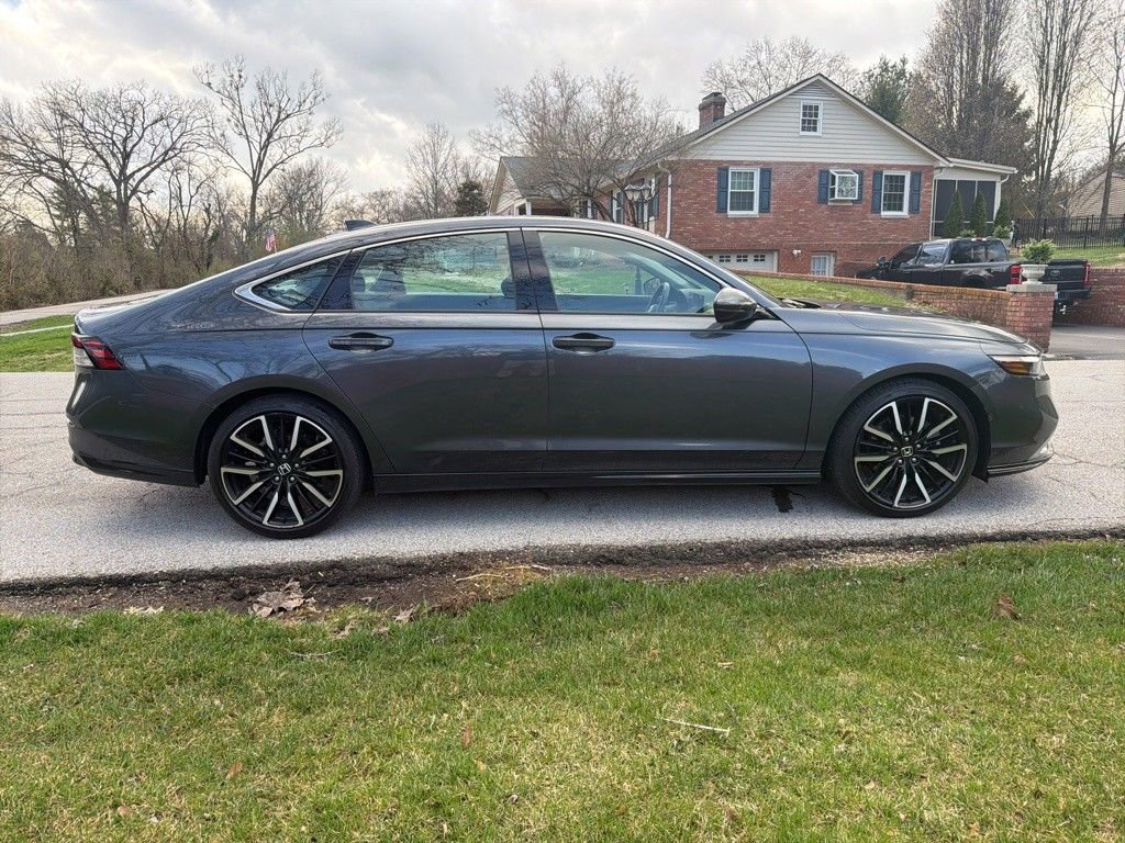 Used 2024 Honda Accord Touring image 7