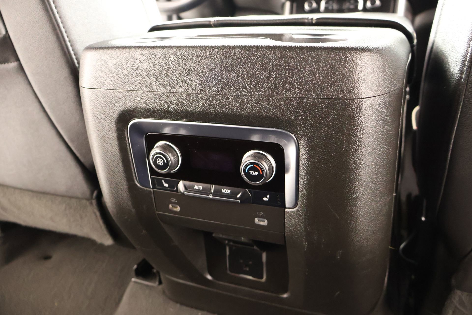 Used 2023 Chevrolet Suburban Premier RWD image 15