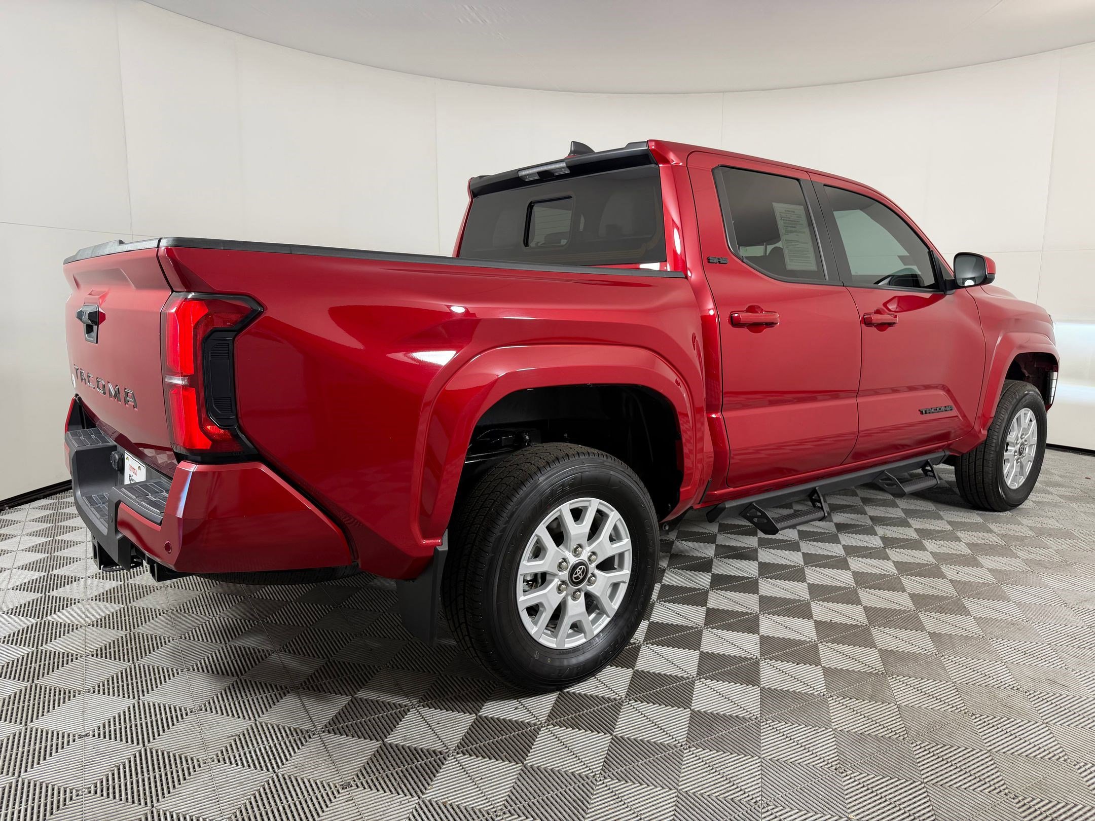 Used 2024 Toyota Tacoma SR5 AWD/4WD image 8