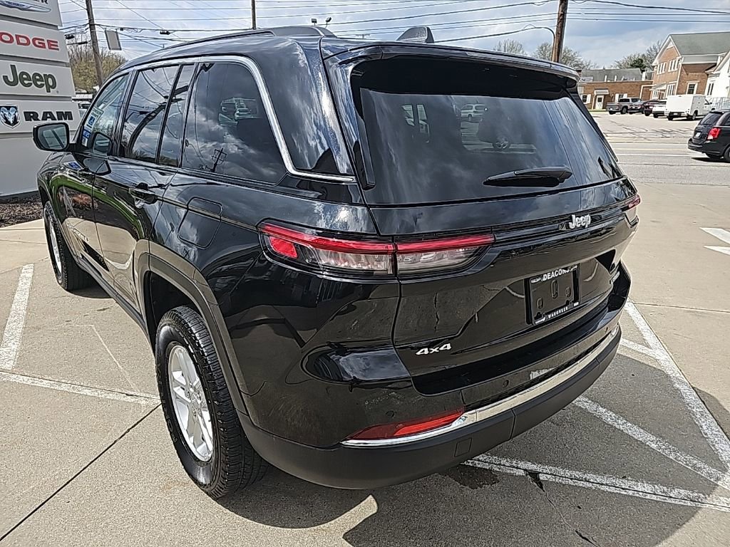 Certified 2025 Jeep Grand Cherokee Laredo w/ Luxury Tech Group I AWD/4WD image 9