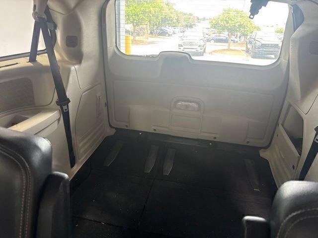 Used 2013 Chrysler Town & Country Touring-L w/ Trailer Tow Group FWD image 20