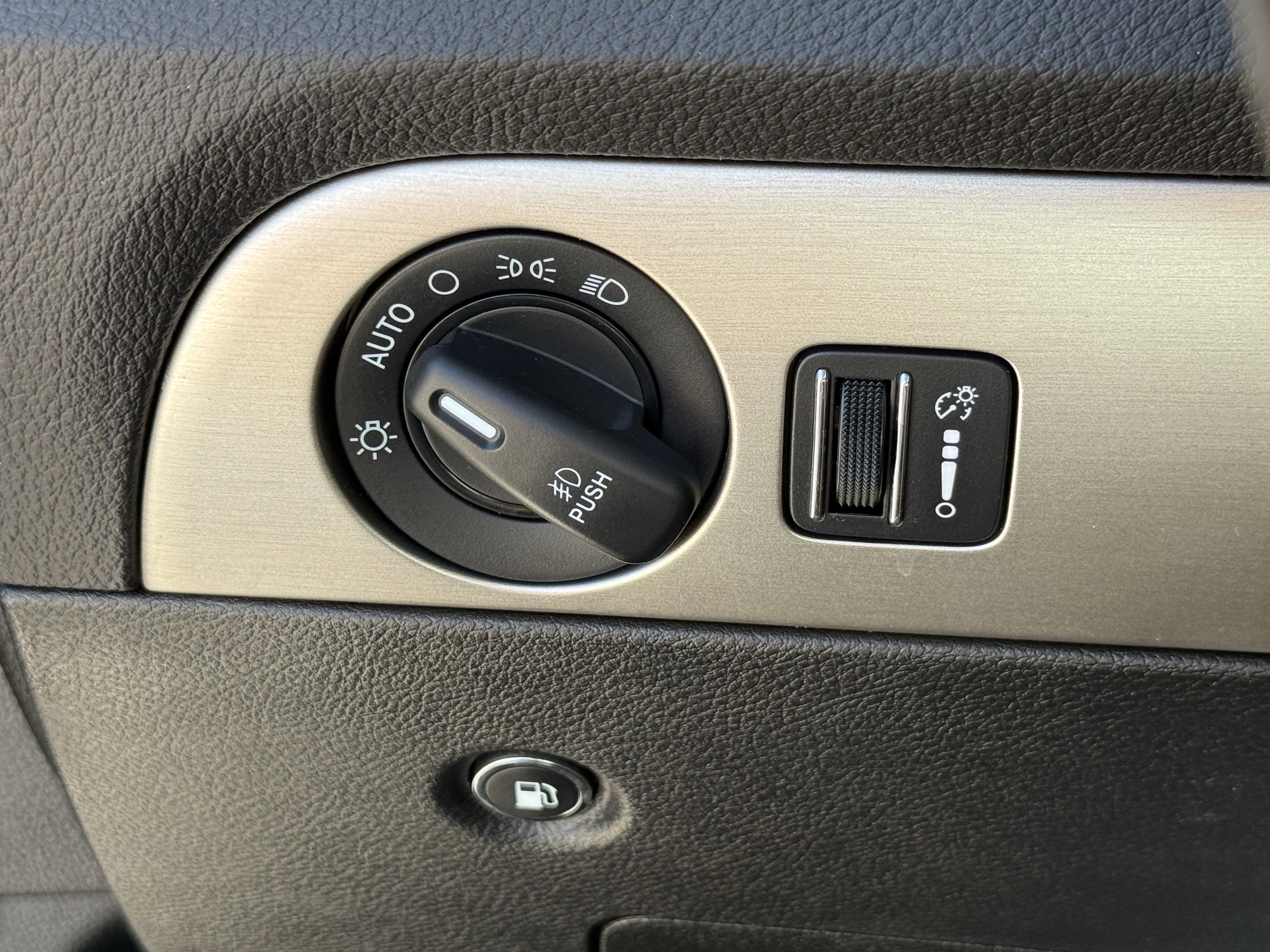 Used 2020 Dodge Durango SXT w/ 3rd Row Seating Group image 25