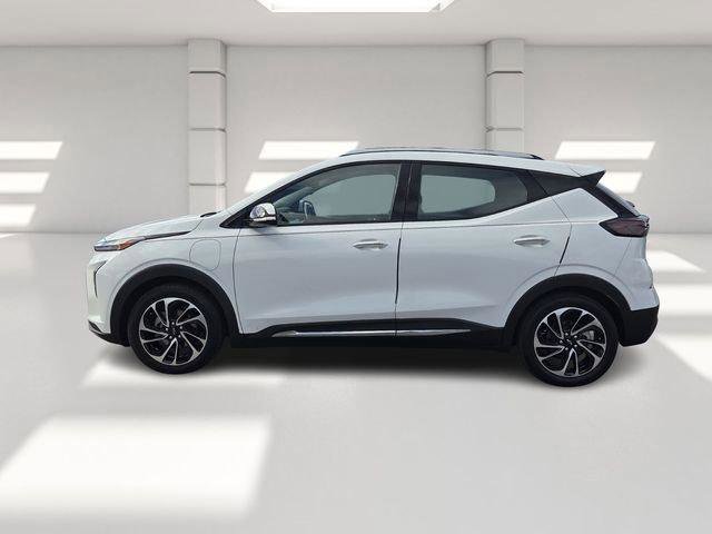 Used 2023 Chevrolet Bolt EUV Premier w/ Sun & Sound Package FWD image 2