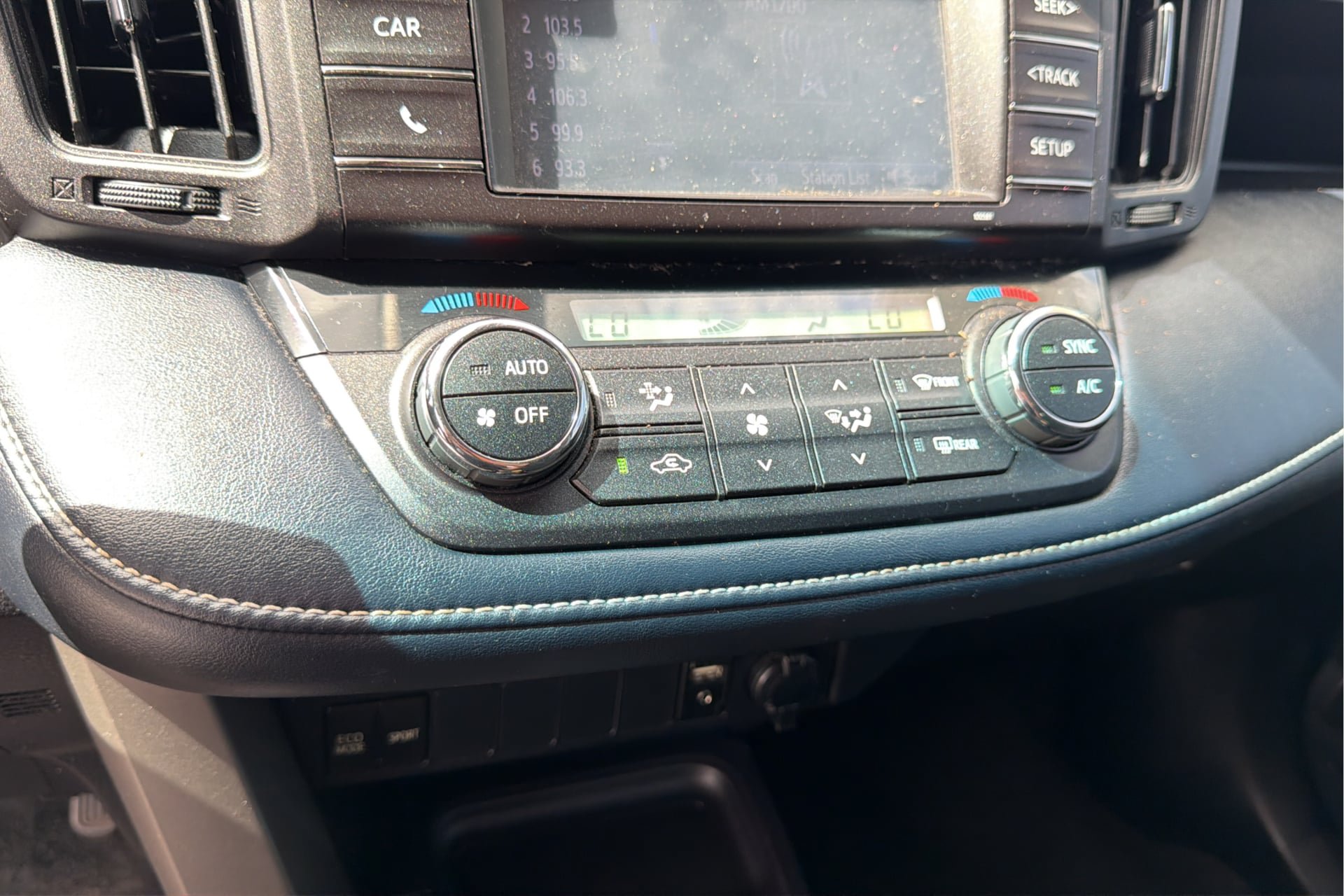 Used 2018 Toyota RAV4 XLE FWD image 26