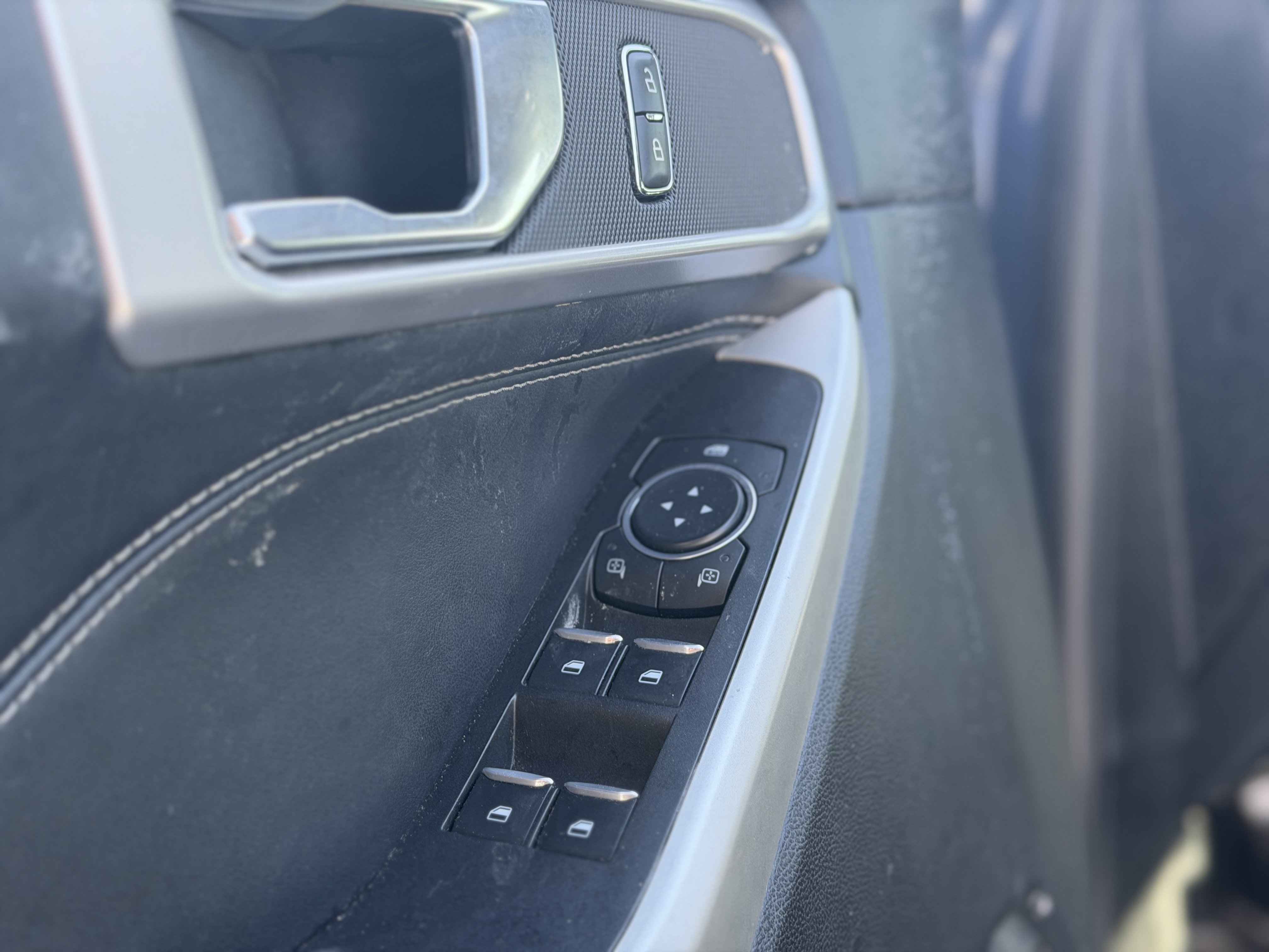 Used 2021 Ford Explorer XLT w/ Equipment Group 202A image 23