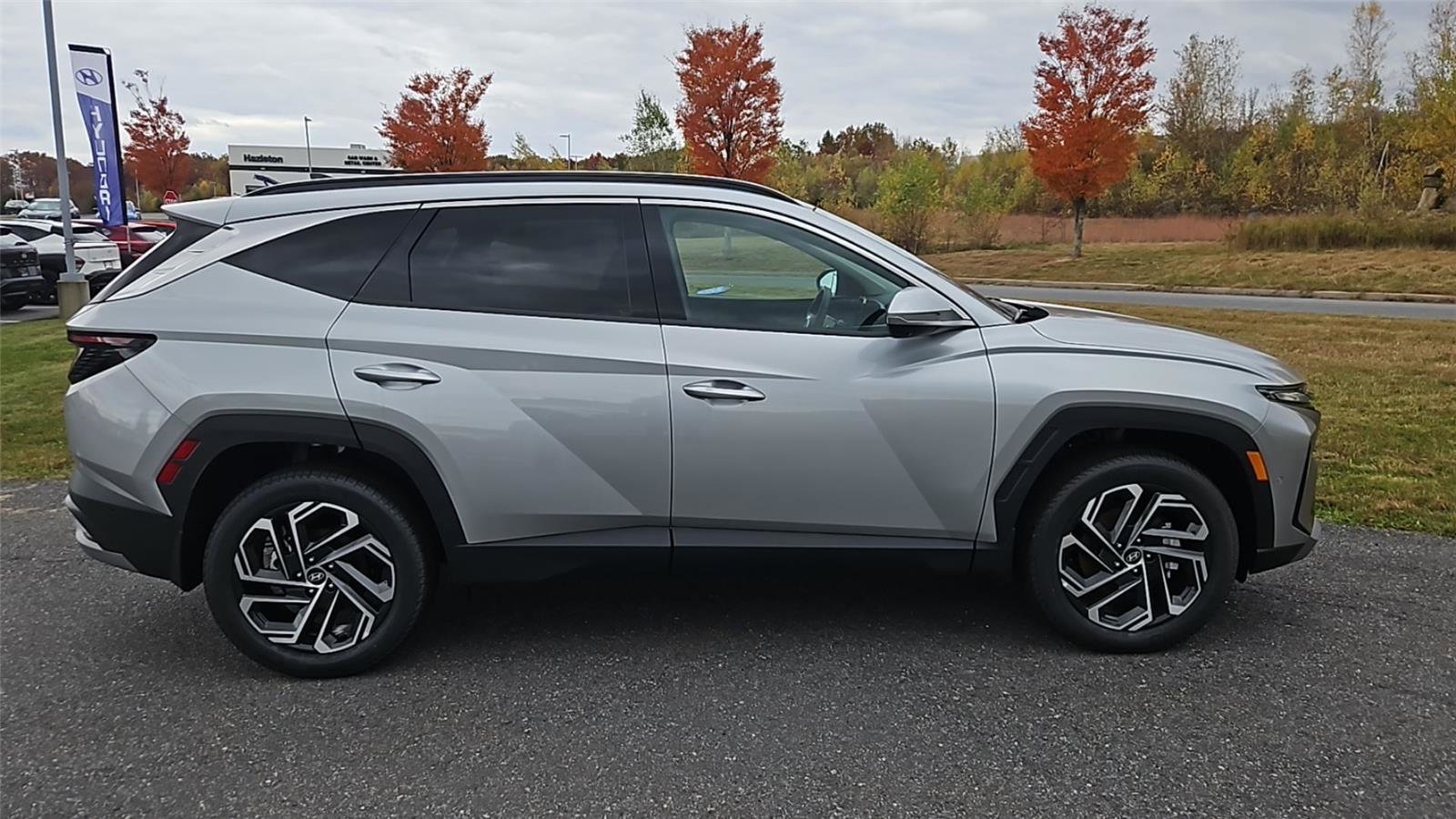 New 2025 Hyundai Tucson Limited image 8