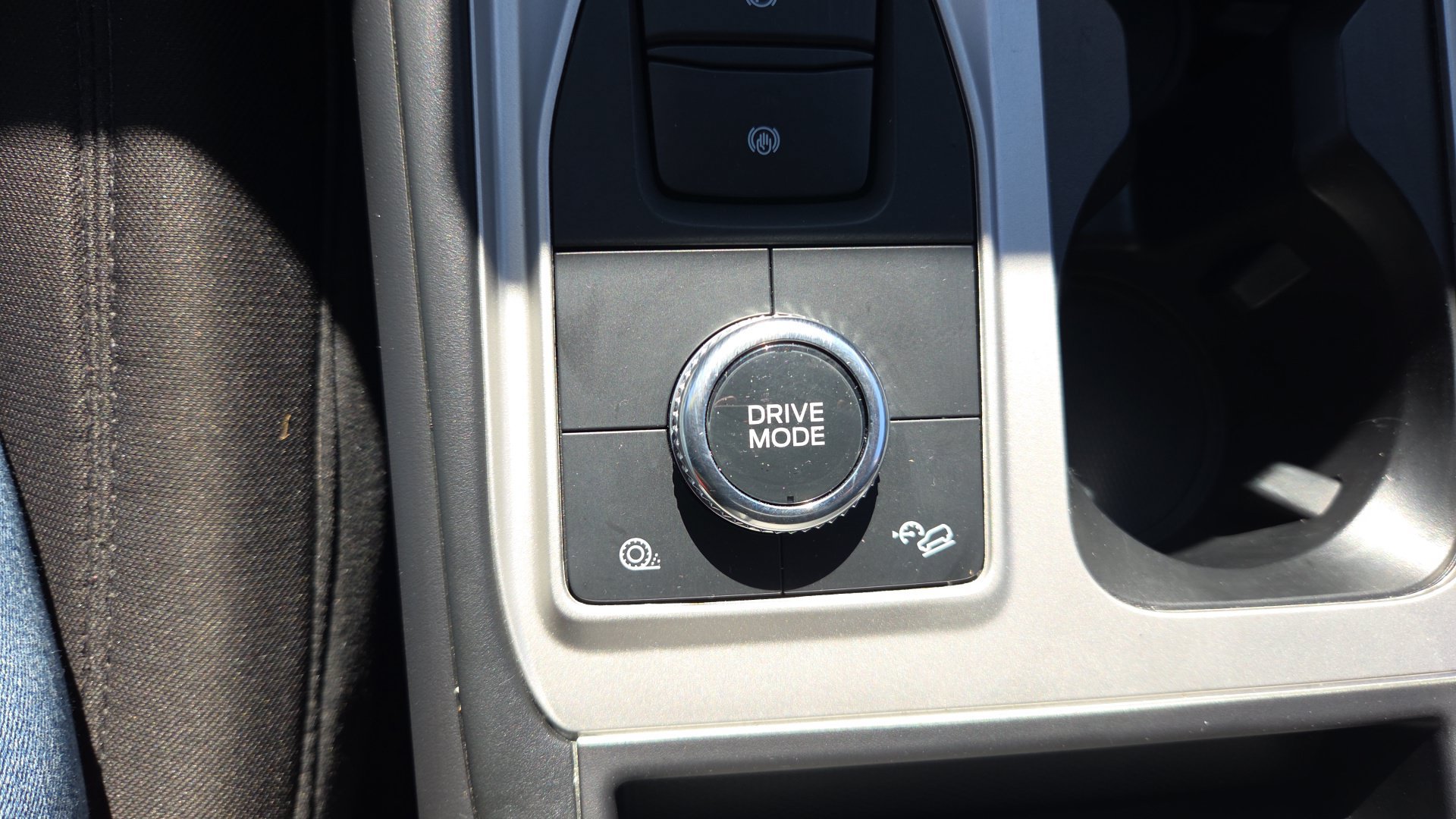 Used 2025 Ford Explorer ST AWD/4WD image 23