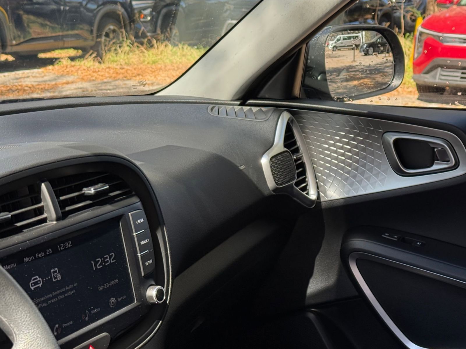 Used 2025 Kia Soul LX w/ LX Technology Package image 30