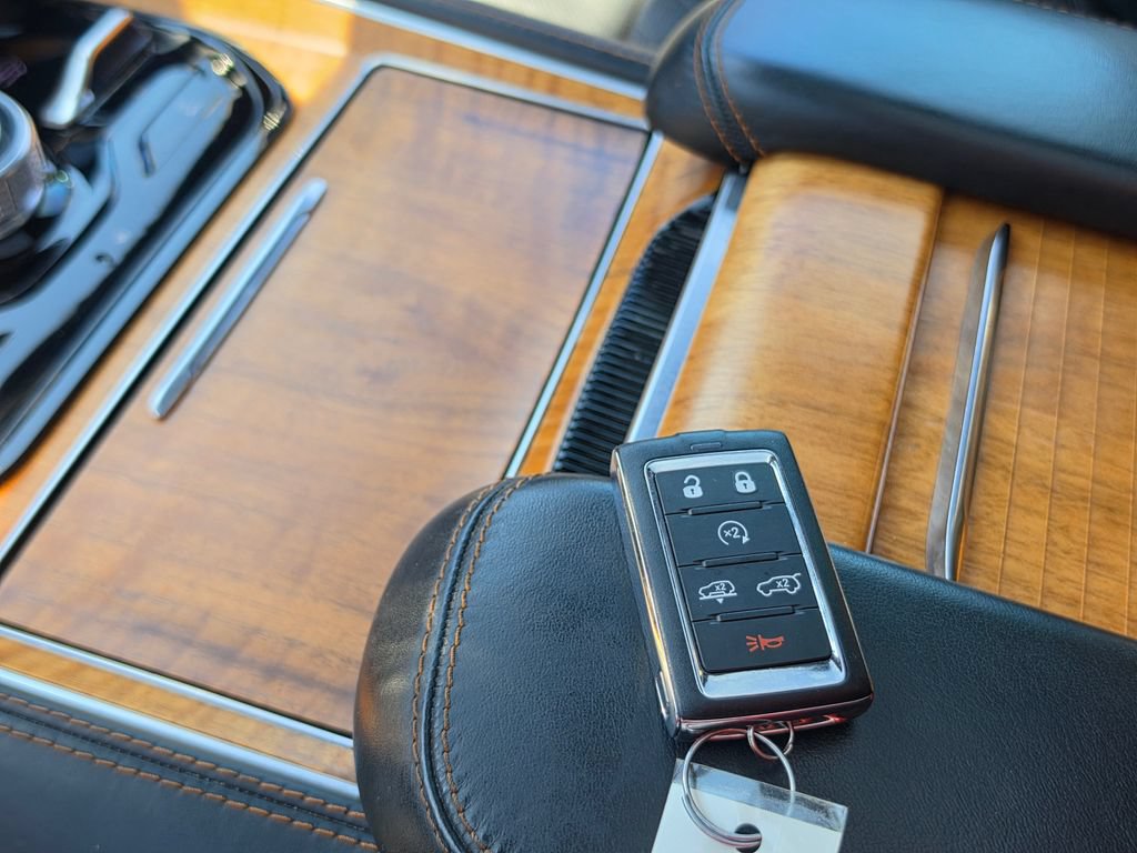 Used 2022 Jeep Grand Wagoneer Series III w/ Rear Seat Video Group 1 AWD/4WD image 33