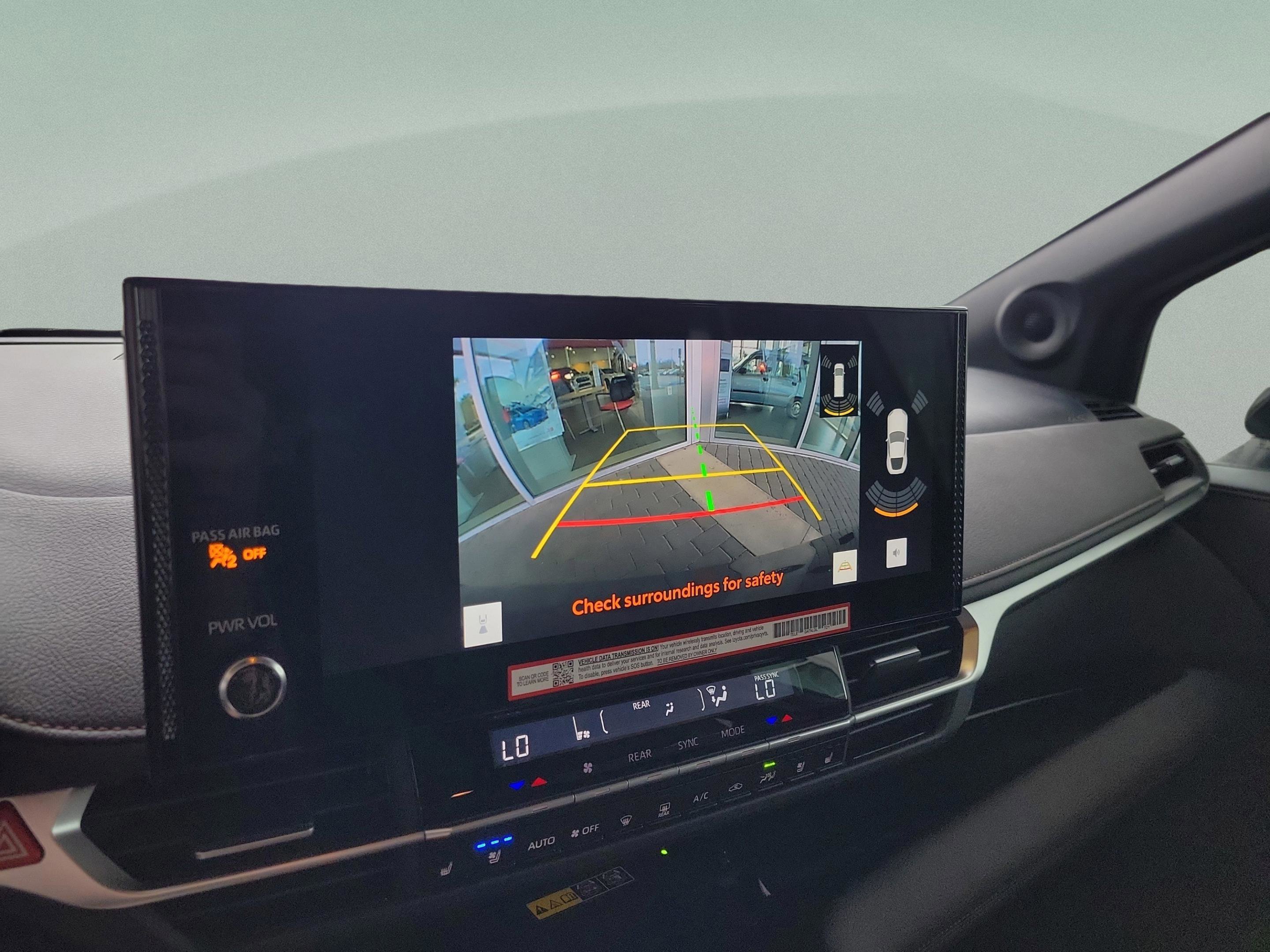 Used 2025 Toyota Sienna Limited image 18