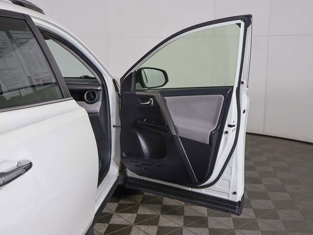 Used 2018 Toyota RAV4 Limited image 21