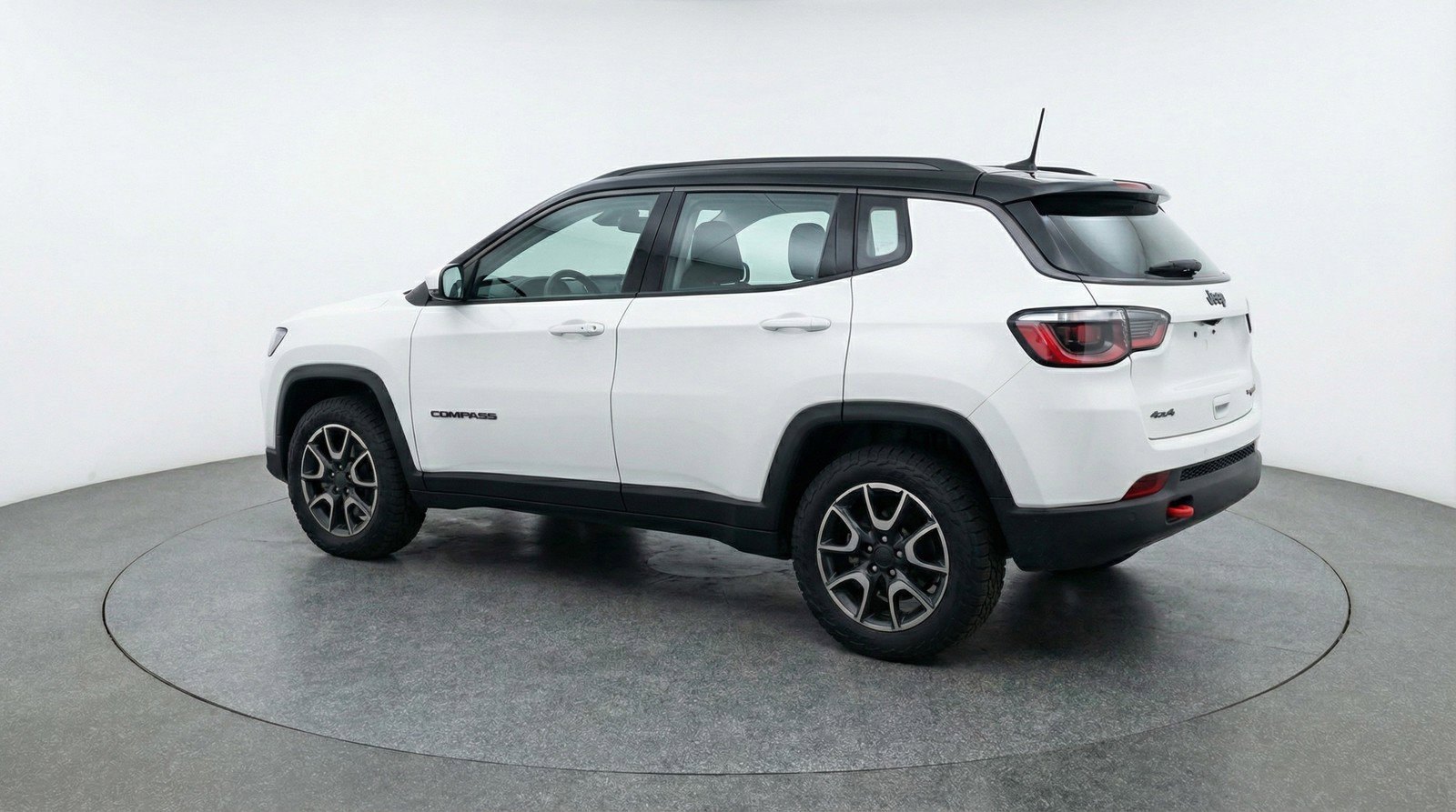 Used 2025 Jeep Compass Trailhawk AWD/4WD image 6