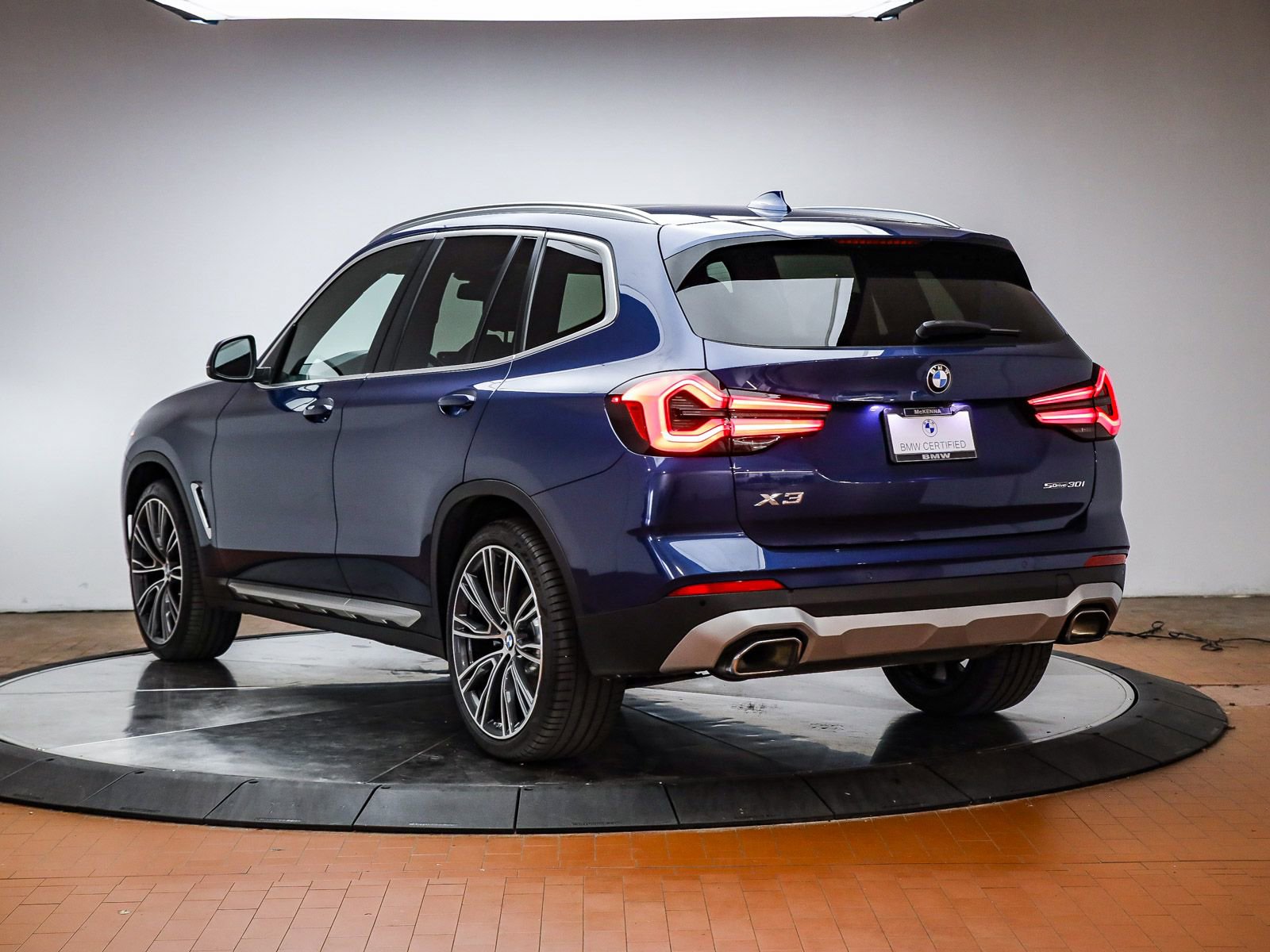 Certified 2024 BMW X3 sDrive30i w/ Premium Package RWD image 2