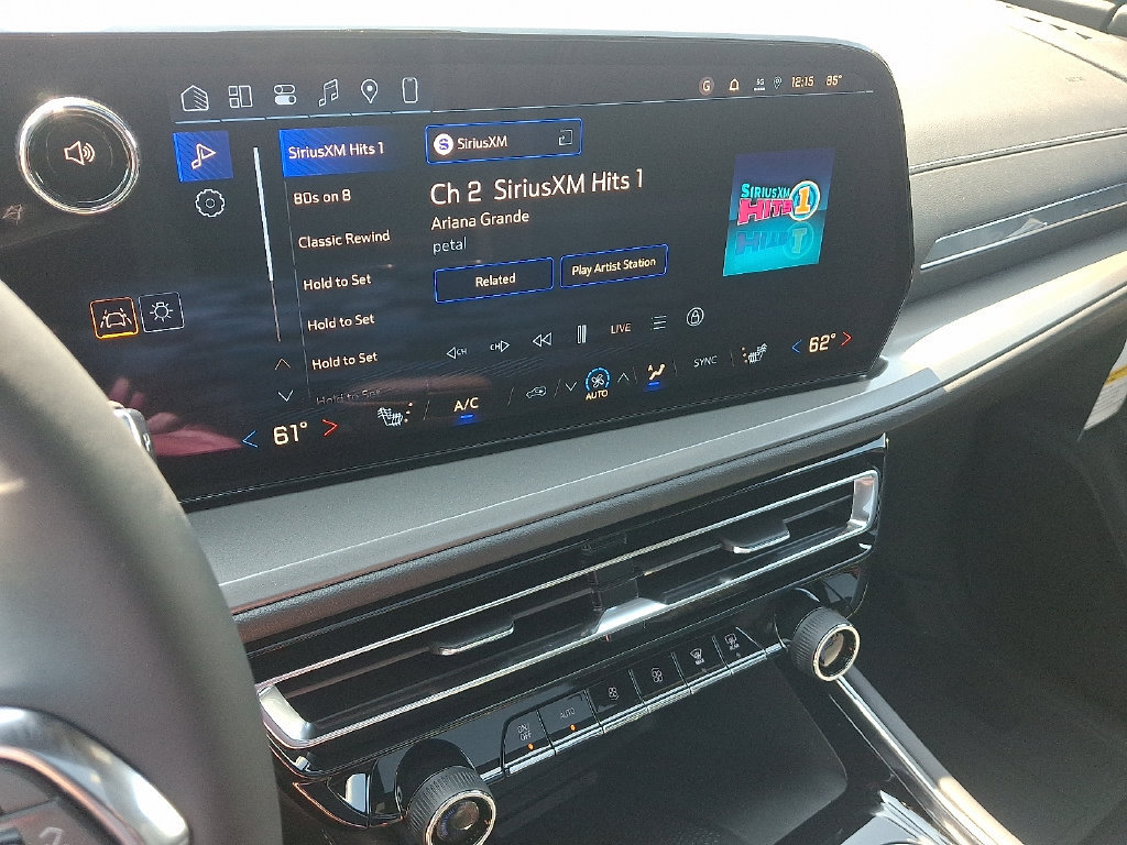 New 2027 Chevrolet Traverse LT w/ Sun and Wheel Package FWD image 8