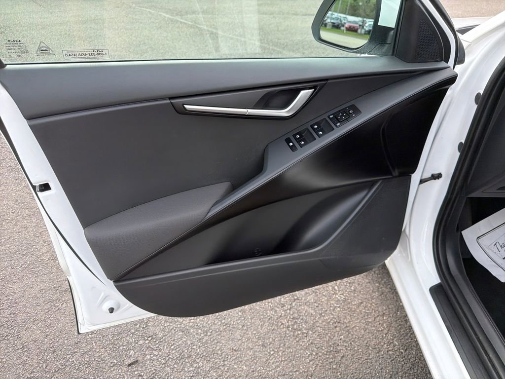 Certified 2024 Kia Niro LX image 18
