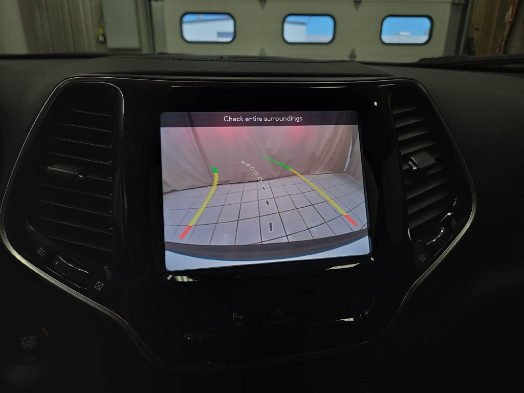 Used 2019 Jeep Cherokee Limited AWD/4WD image 26