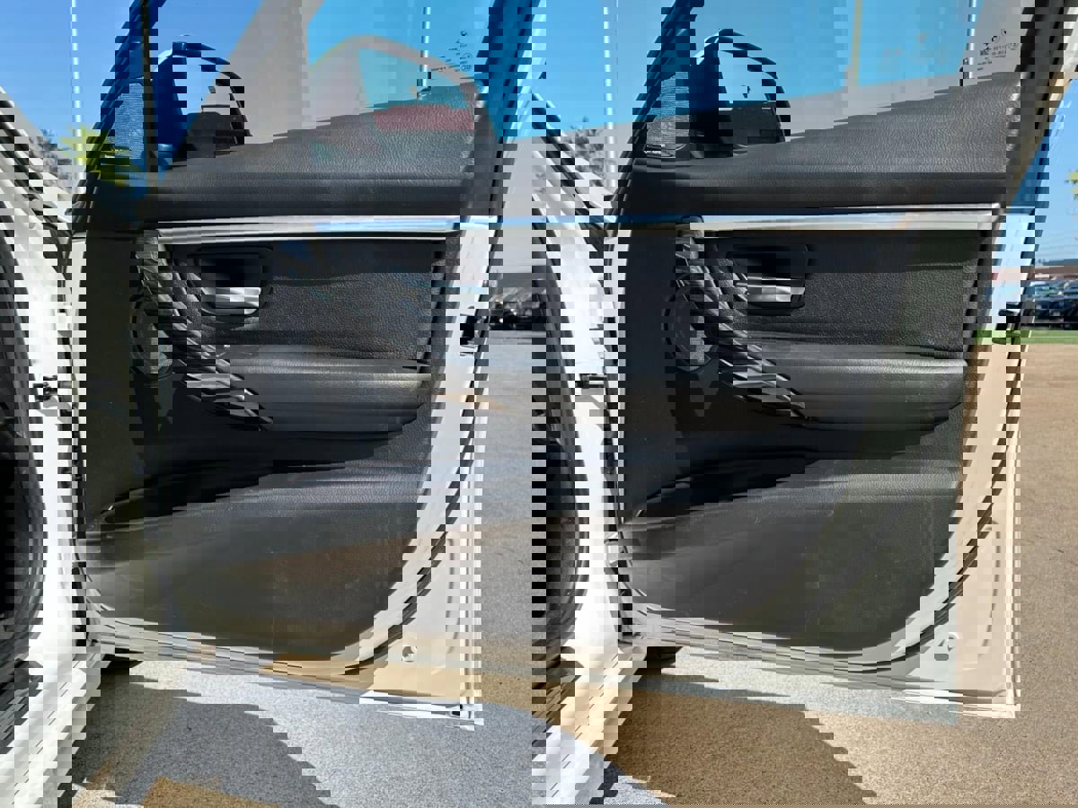 Used 2018 BMW 330i Sedan w/ Premium Package image 29