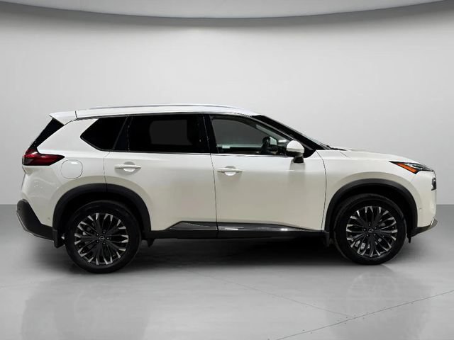 Used 2023 Nissan Rogue Platinum w/ Platinum Premium Package AWD/4WD image 2
