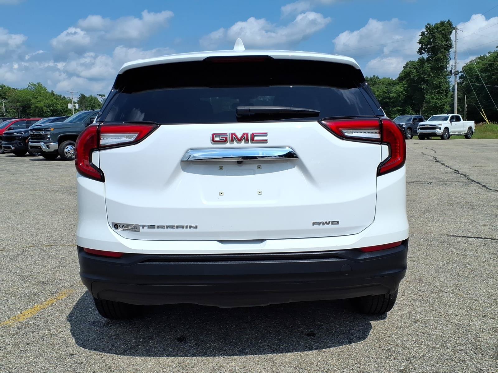 Used 2024 GMC Terrain SLE AWD/4WD image 12
