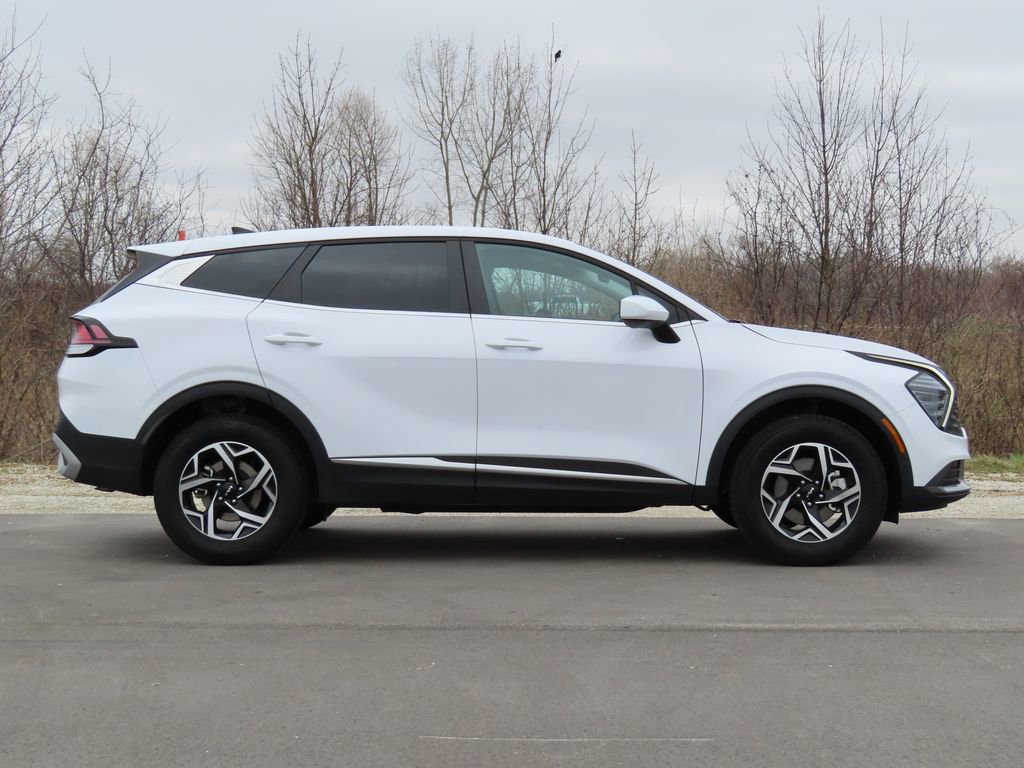 Certified 2025 Kia Sportage LX image 2