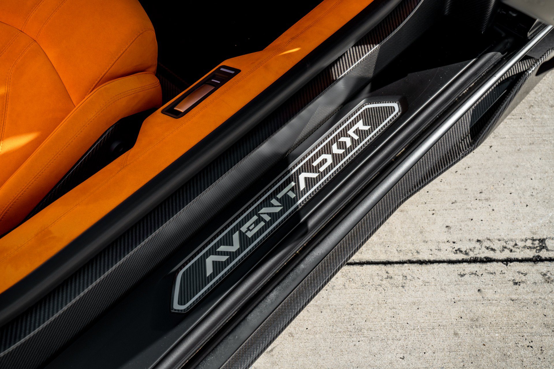 Used 2020 Lamborghini Aventador SVJ AWD/4WD image 17