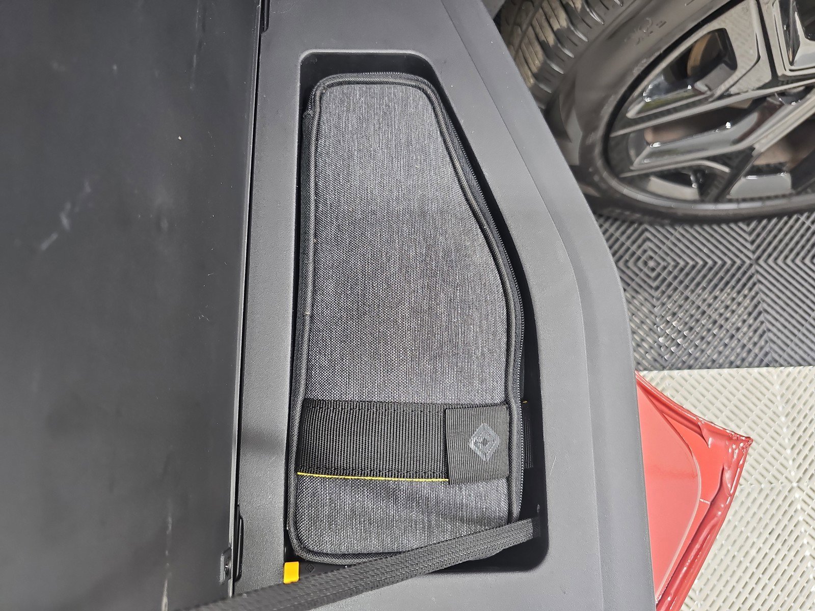 Used 2023 Rivian R1T Adventure image 32