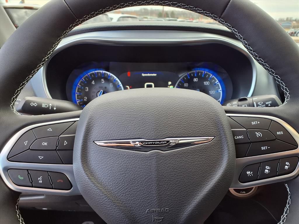 New 2026 Chrysler Pacifica Limited w/ Trailer Tow Group AWD/4WD image 31