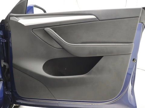 Used 2024 Tesla Model Y Long Range RWD image 33