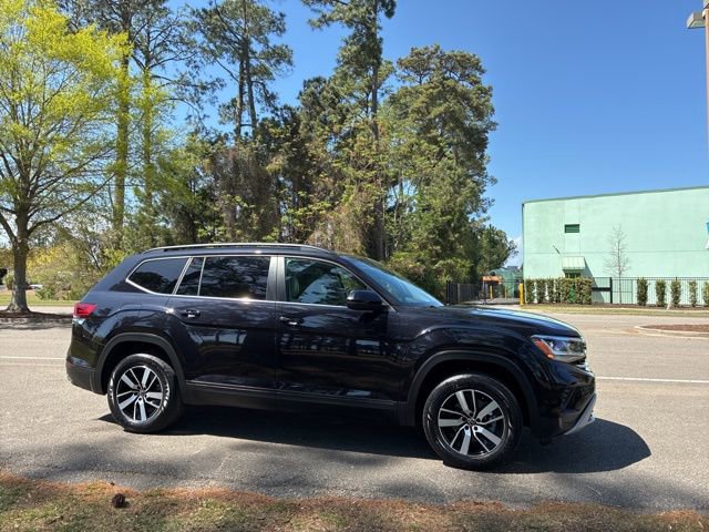 Used 2023 Volkswagen Atlas SE image 2
