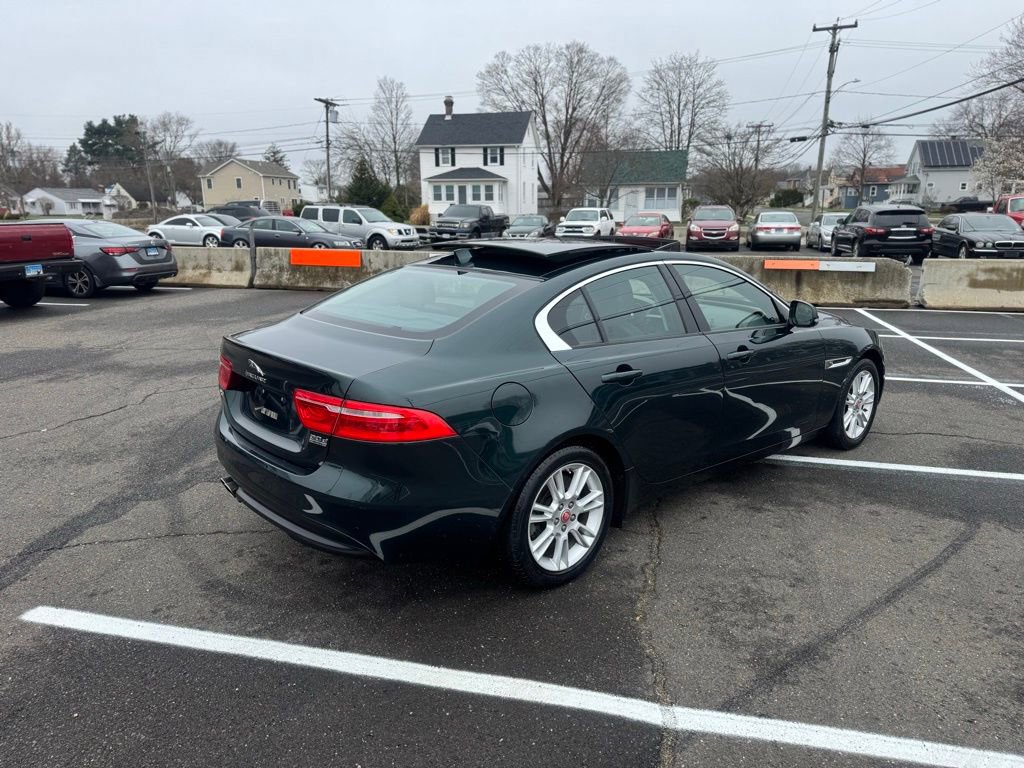 Used 2017 Jaguar XE Premium image 5