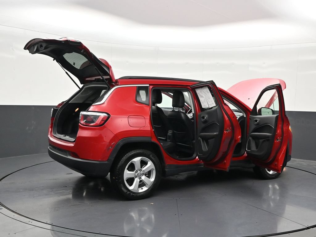 Used 2018 Jeep Compass Latitude FWD image 31