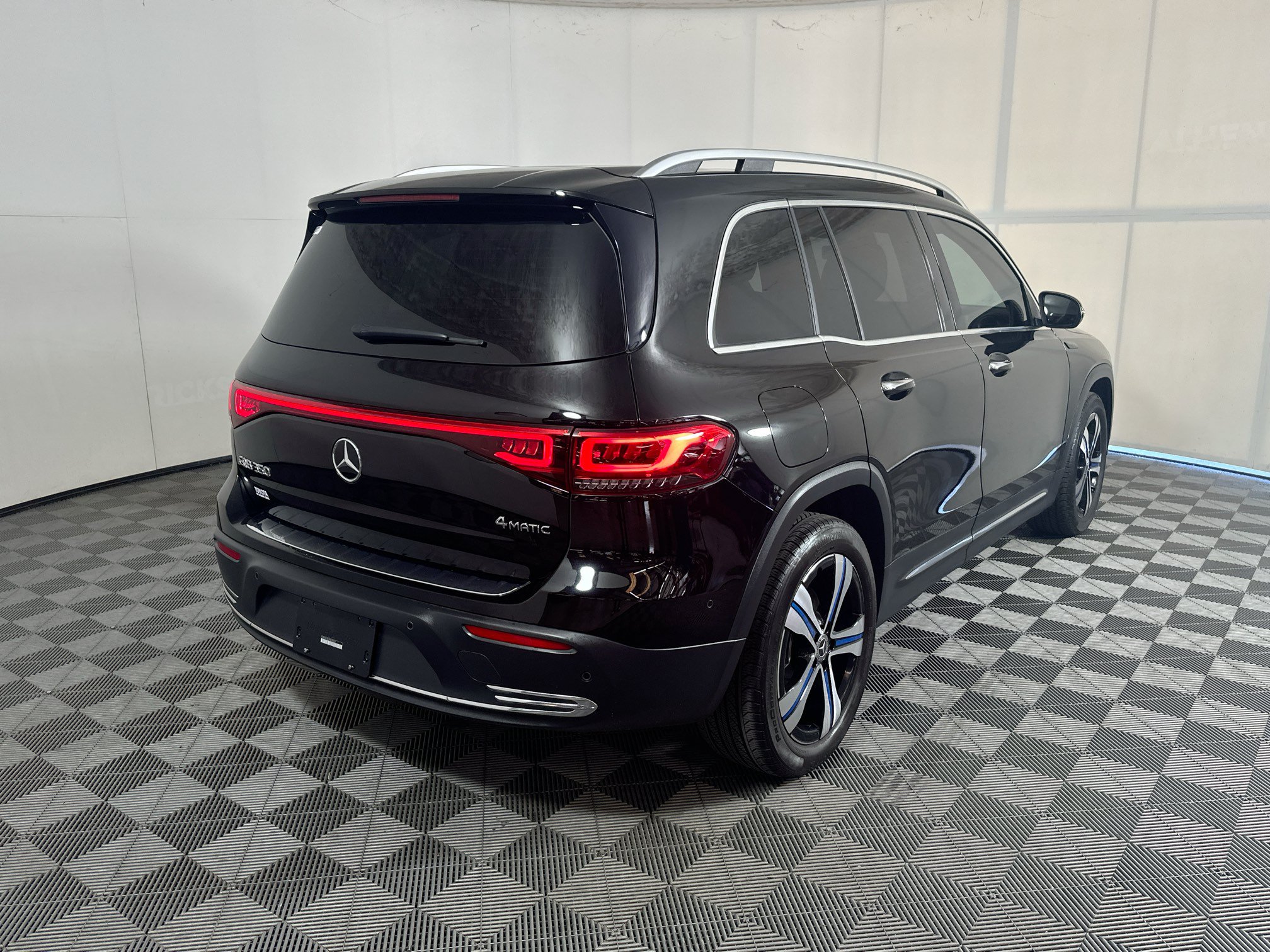 Used 2022 Mercedes-Benz EQB 350 4MATIC image 3
