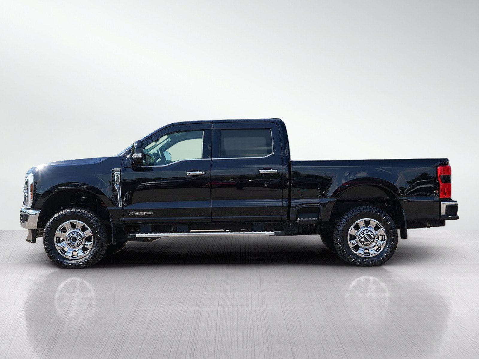 Used 2025 Ford F350 Lariat w/ Chrome Package AWD/4WD image 2