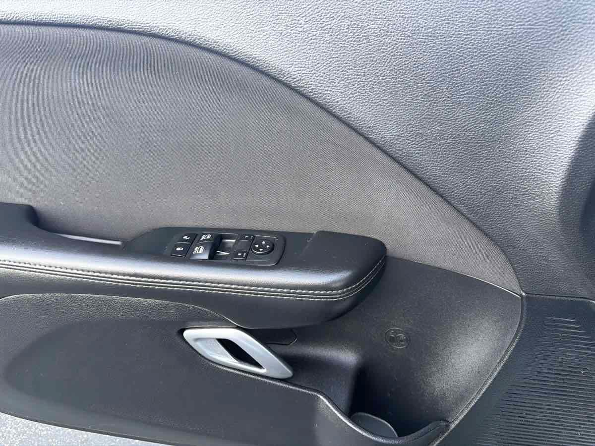 Used 2018 Dodge Challenger SXT RWD image 31