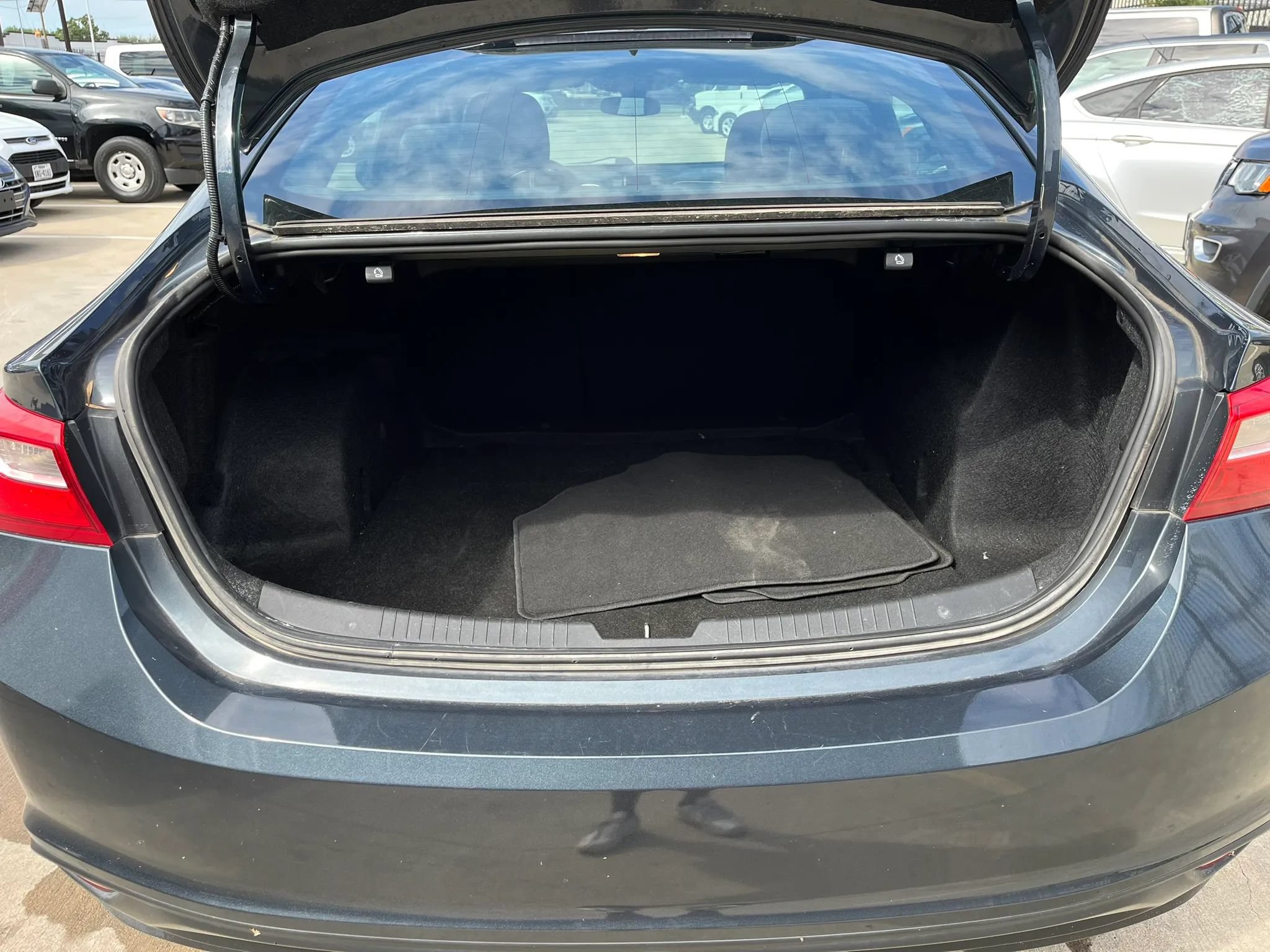 Used 2020 Chevrolet Malibu LS FWD image 9
