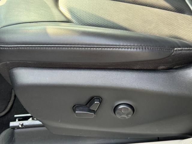 Used 2023 Chrysler Pacifica Touring-L FWD image 13