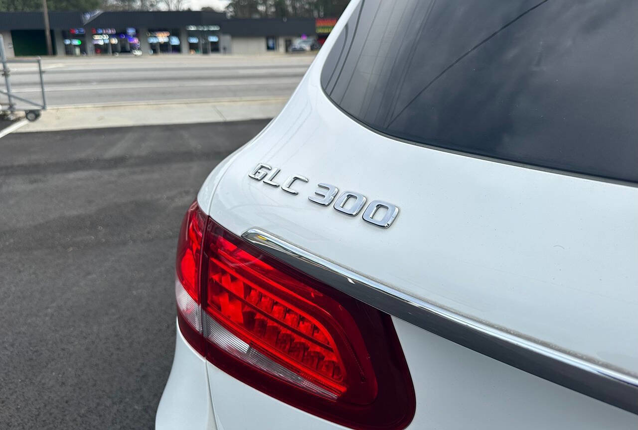 Used 2019 Mercedes-Benz GLC 300 w/ Premium Package image 11