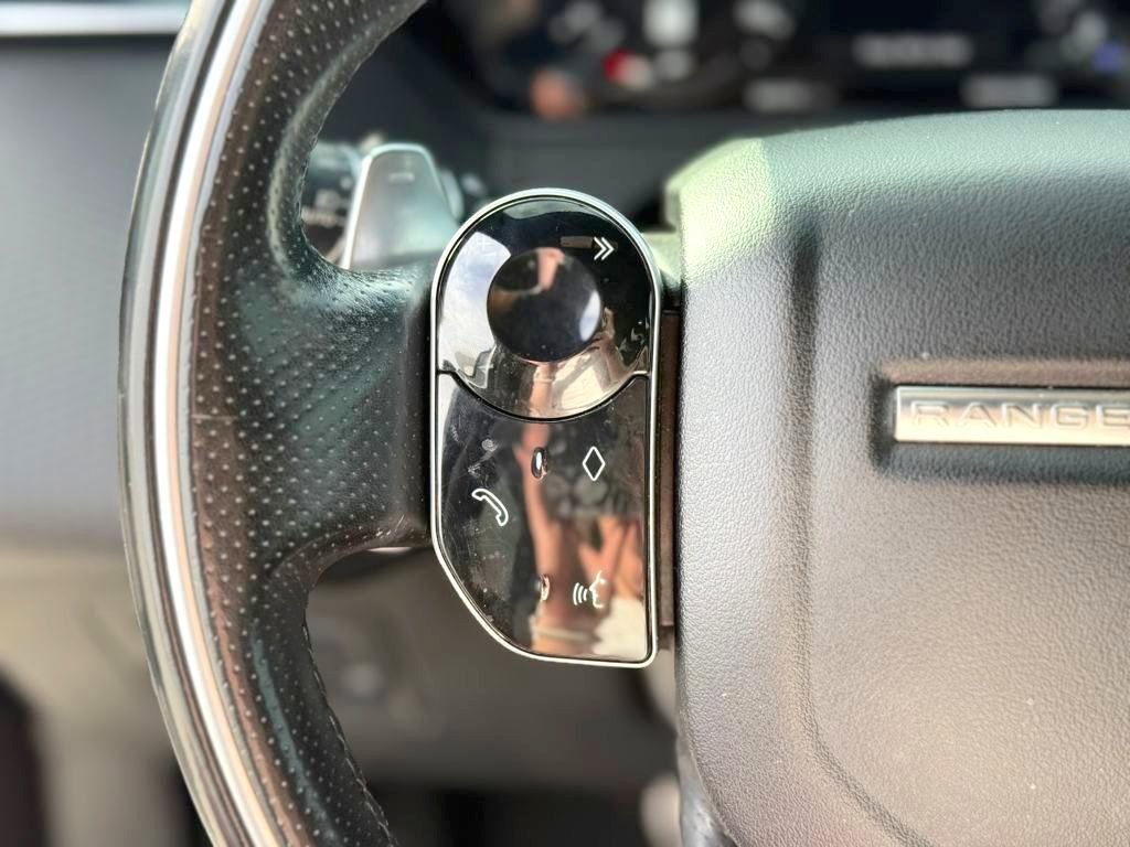 Used 2018 Land Rover Range Rover Velar R-Dynamic SE AWD/4WD image 30