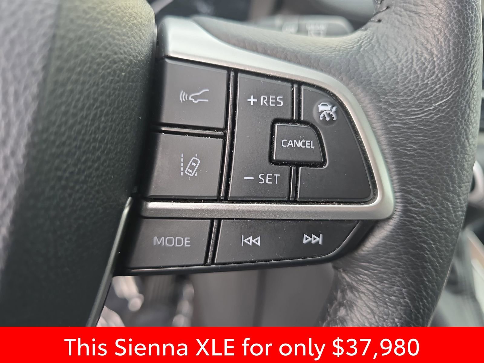 Used 2024 Toyota Sienna XLE image 27