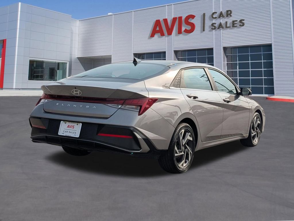 Used 2025 Hyundai Elantra SEL FWD image 6