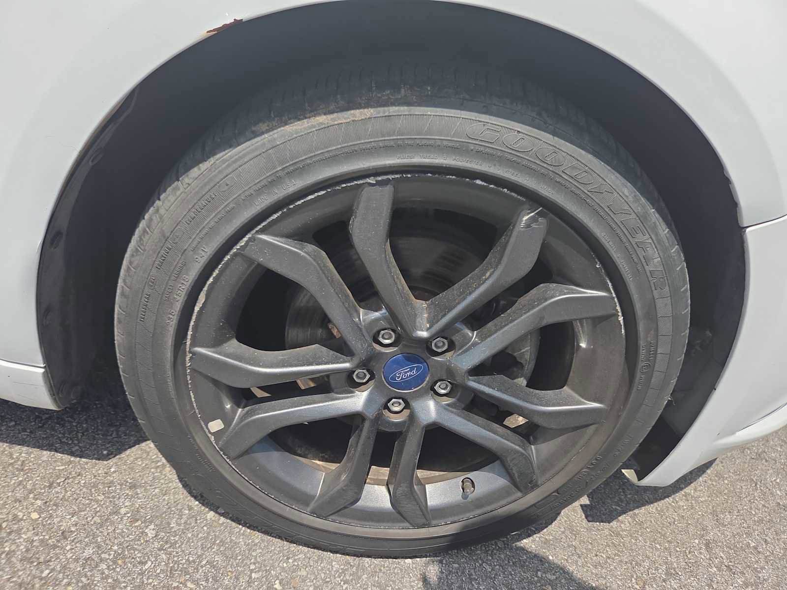 Used 2018 Ford Fusion SE w/ Equipment Group 201A FWD image 2
