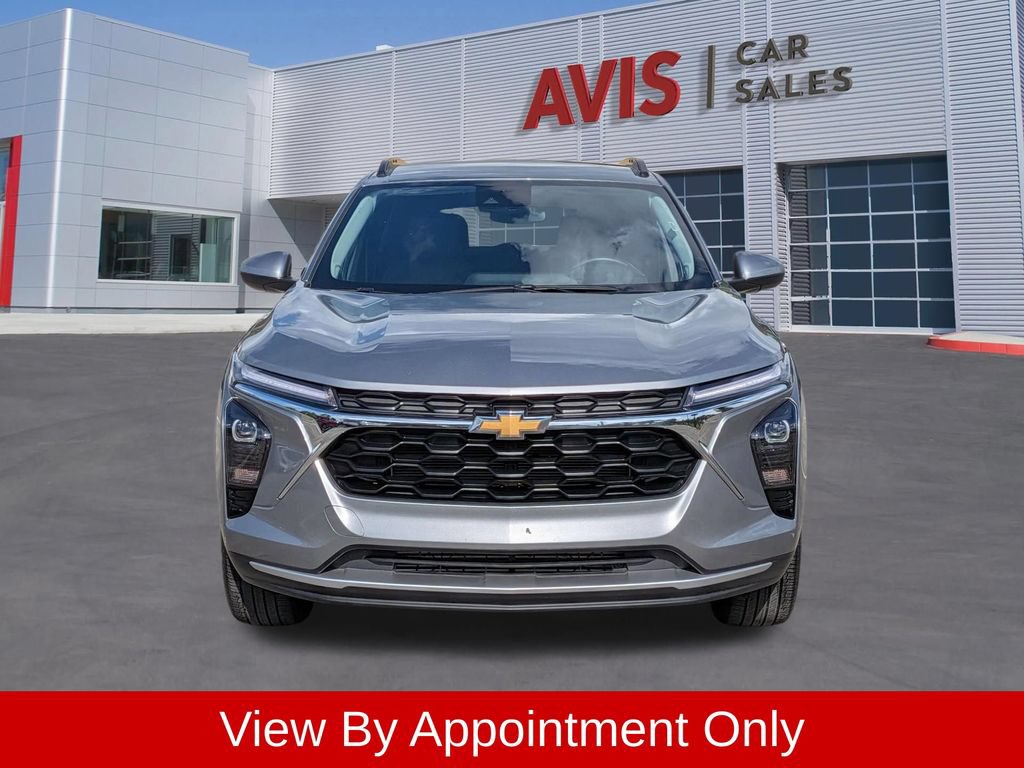 Used 2025 Chevrolet Trax LT w/ LT Convenience Package FWD image 2