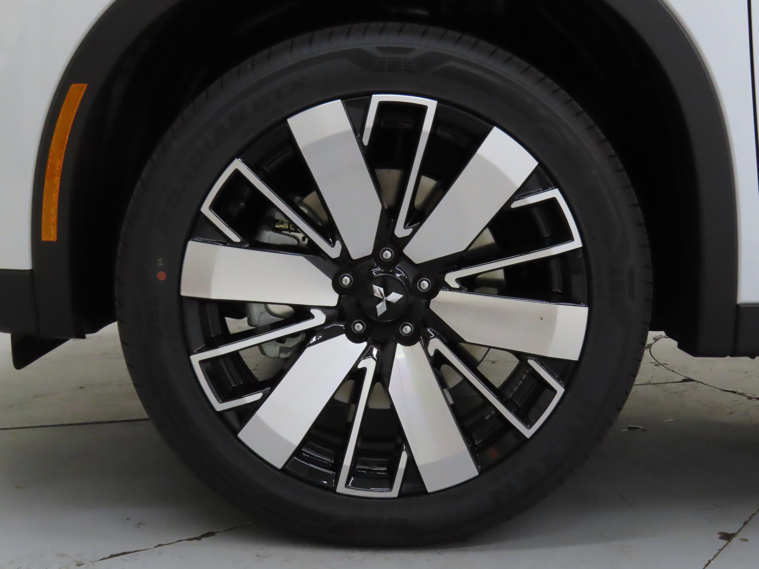 New 2025 Mitsubishi Outlander SE image 23