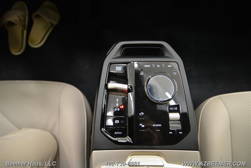 Used 2024 BMW iX xDrive50 w/ Sport Package AWD/4WD image 15