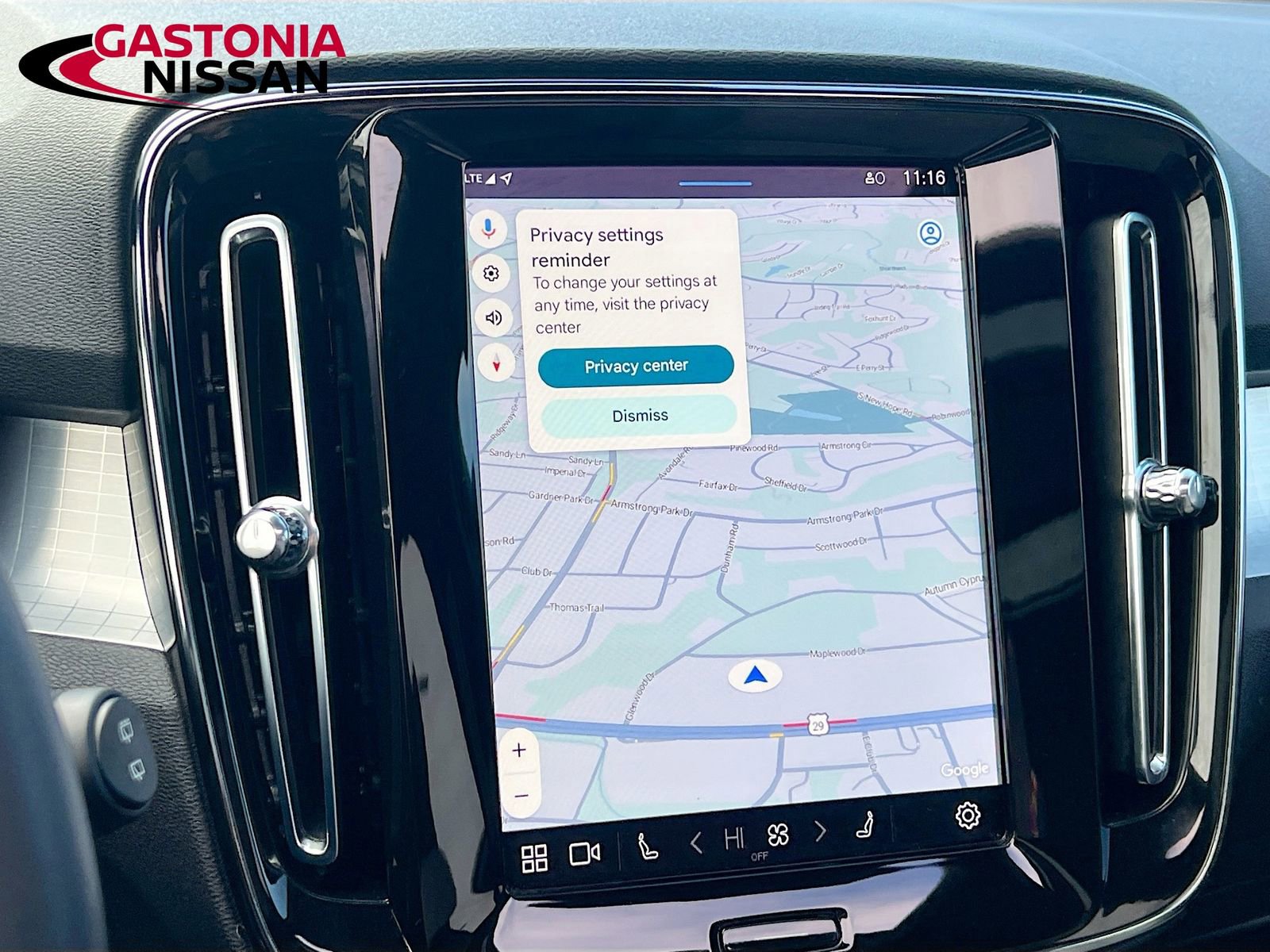 Used 2024 Volvo XC40 B5 Core image 17