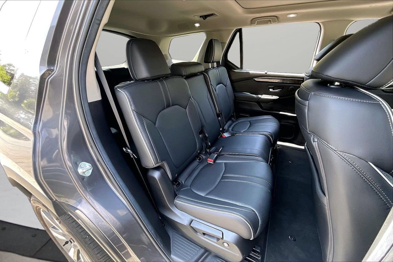 Used 2025 Honda Pilot Elite image 26