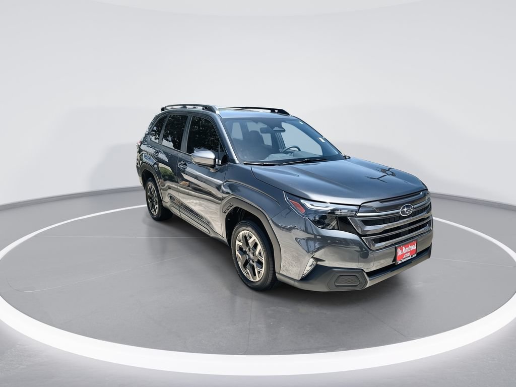 Used 2025 Subaru Forester Premium AWD/4WD image 2